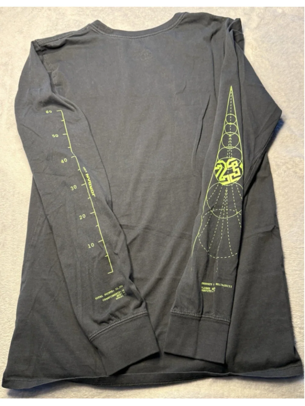 Jordan’s Men’s Medium LongSleeve T-Shirt – Sportswear Altitude Black/Green